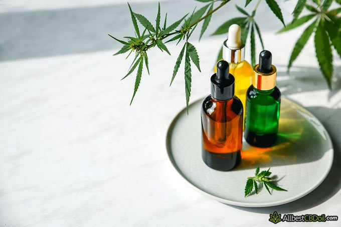 CBD oil vs tincture: CBD oil's and tincture's packaging
