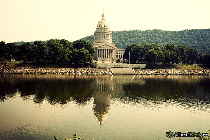 Is CBD oil legal in WV: state capital building.