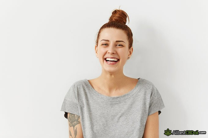 Full-spectrum CBD oil: relaxed girl smiling
